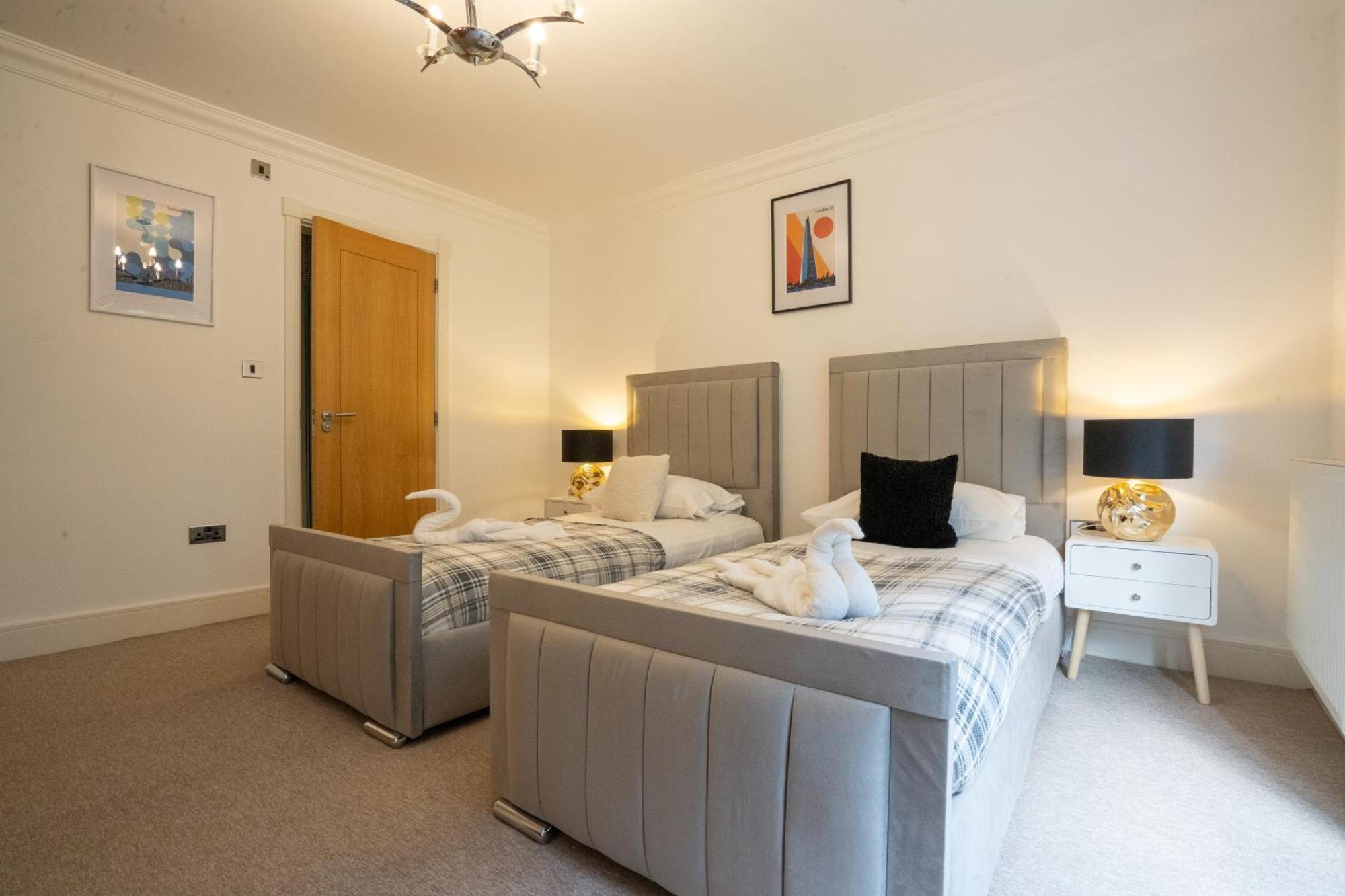 Emirates House, Luxe 5 Bed, With King Sized Beds, Next To Aiport & Nec, Jlr 5 Mins Villa Marston Green Dış mekan fotoğraf