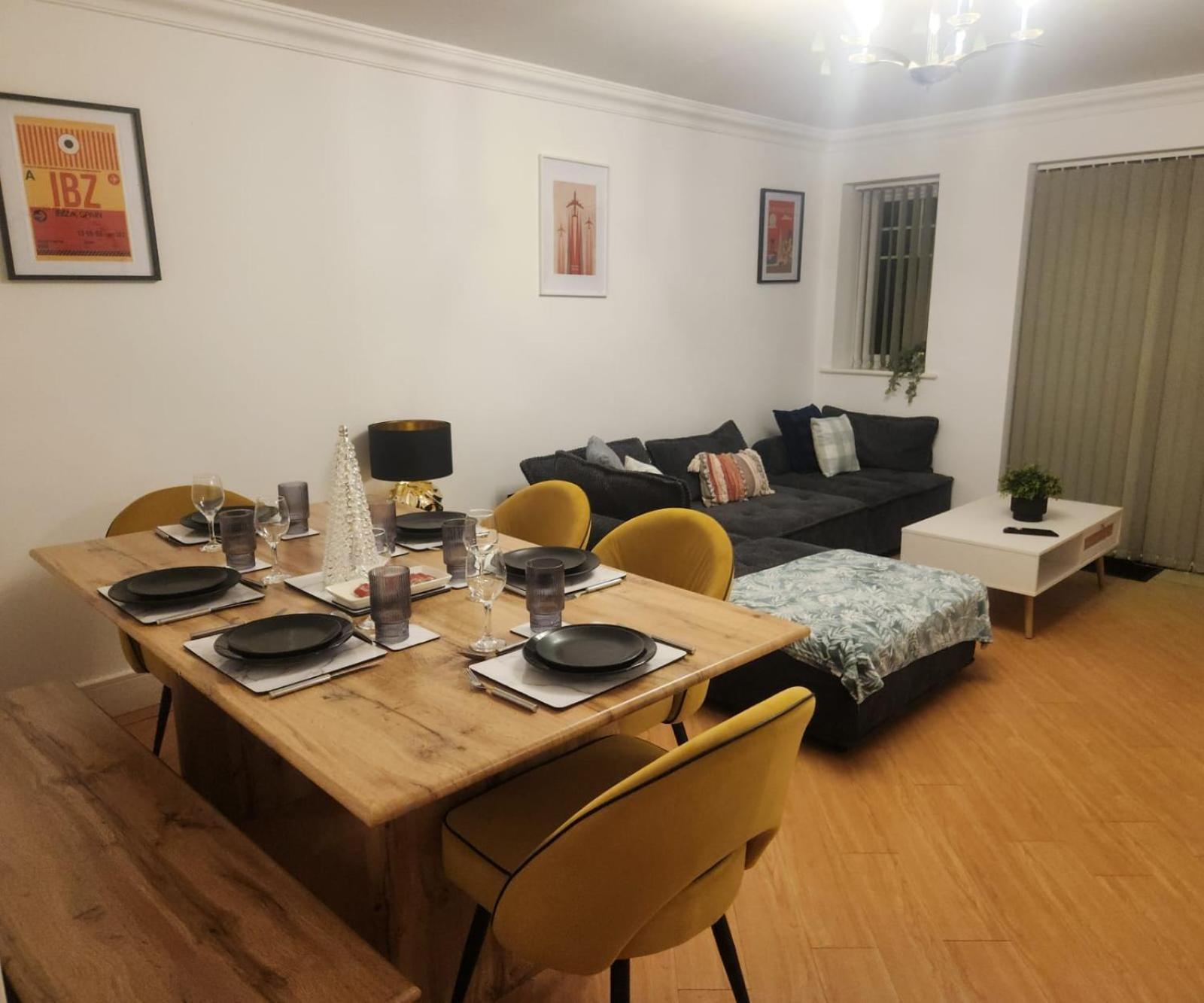 Emirates House, Luxe 5 Bed, With King Sized Beds, Next To Aiport & Nec, Jlr 5 Mins Villa Marston Green Dış mekan fotoğraf