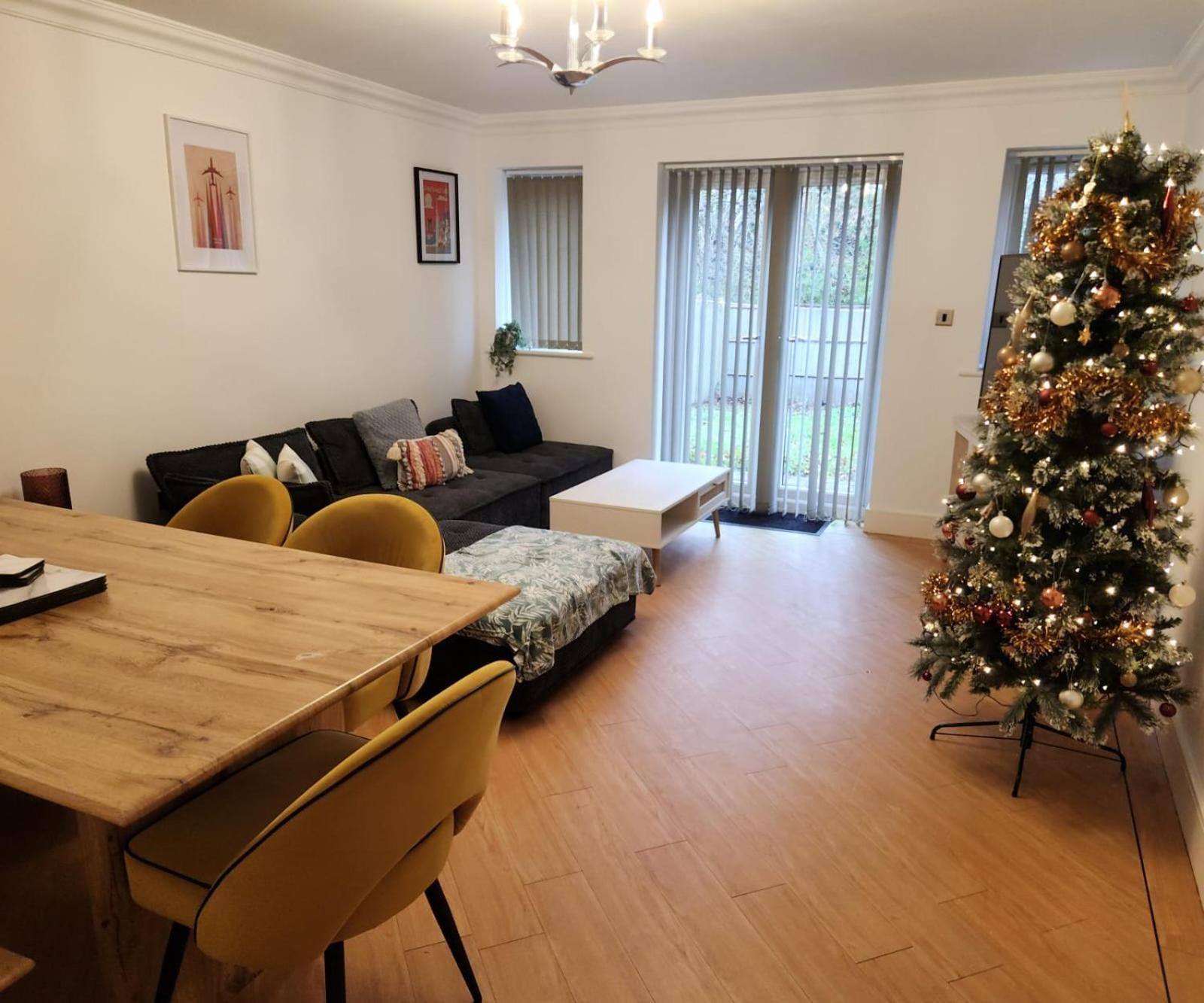 Emirates House, Luxe 5 Bed, With King Sized Beds, Next To Aiport & Nec, Jlr 5 Mins Villa Marston Green Dış mekan fotoğraf